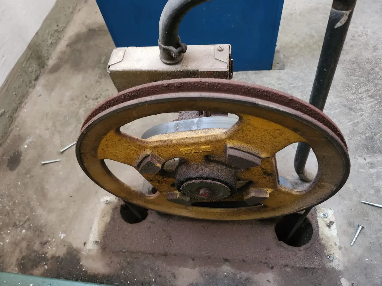 Polia mecânica em equipamento de casa de máquinas