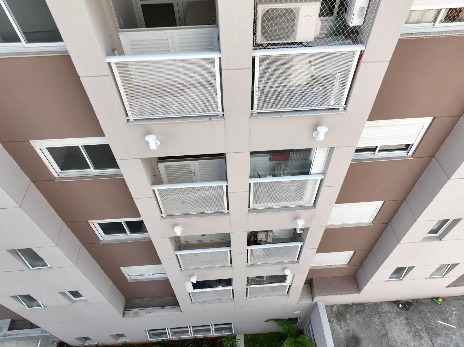 Fachada de edifício inspecionada com apoio de drone, conforme a ABNT NBR 16.747-1